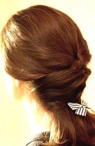 capelli lisci semi raccolti