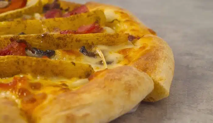 pizza patate cotte provola e funghi