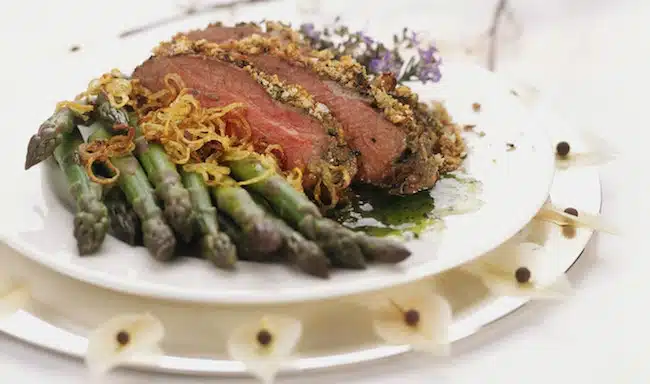 Agnello e asparagi