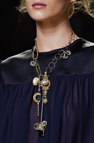 Nina Ricci collana con ciondoli