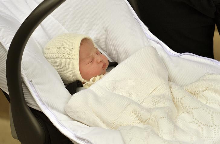 Britain’s Prince William and his wife Catherine, Duchess of Cambridge appear with their baby daughter outside the Lindo Wing of St Mary’s Hospital in London