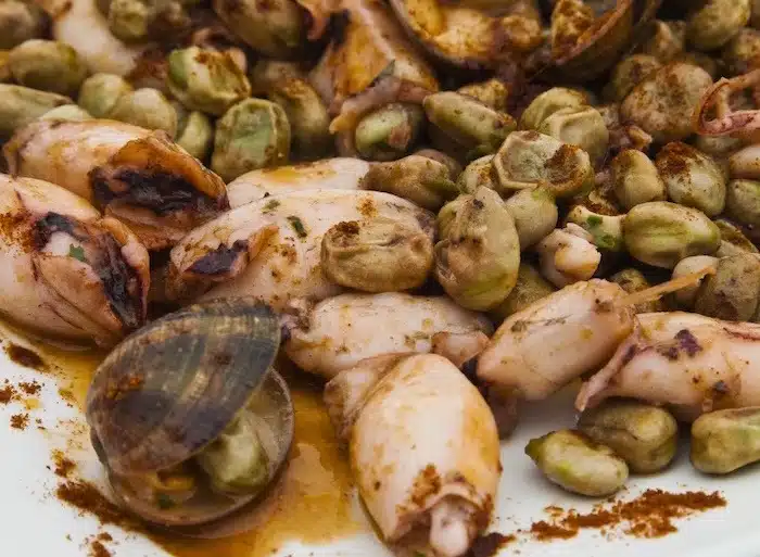 Vongole seppie e fave