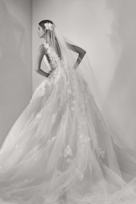 Abito sposa inverno velo lungo Elie Saab 2017
