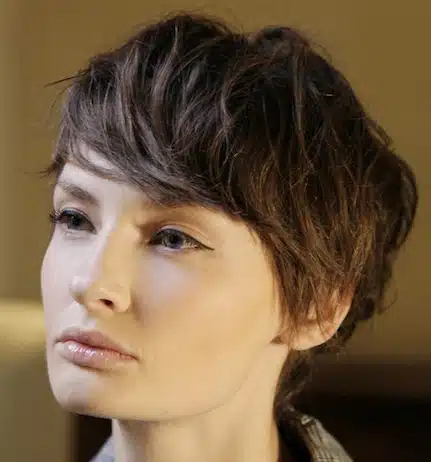 capelli castani taglio donna