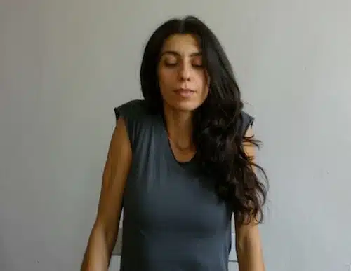 yoga esercizi scrivania spalle