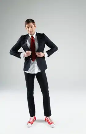 abito stretto uomo