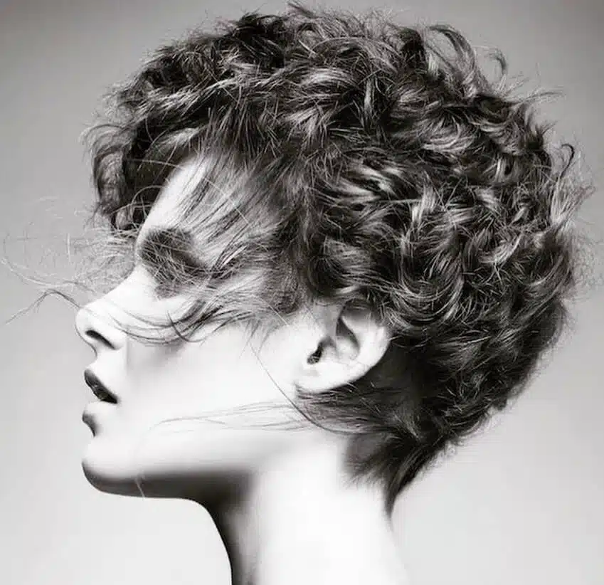 acconciature capelli corti ricci 2019