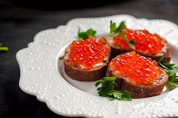 ricette di Natale 2017-tartine pane nero caviale