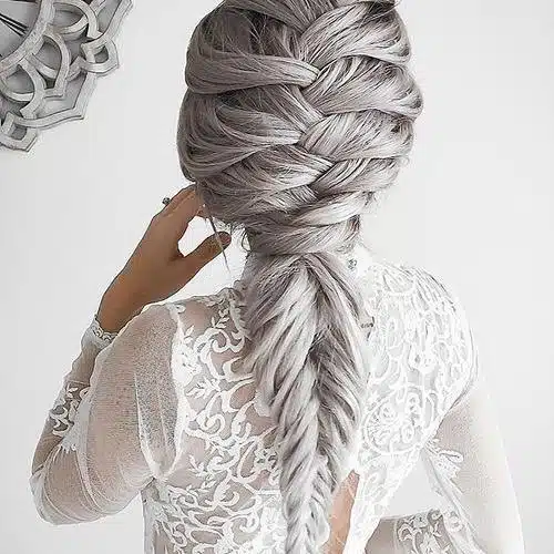 capelli sposa 2018 grigi con treccia