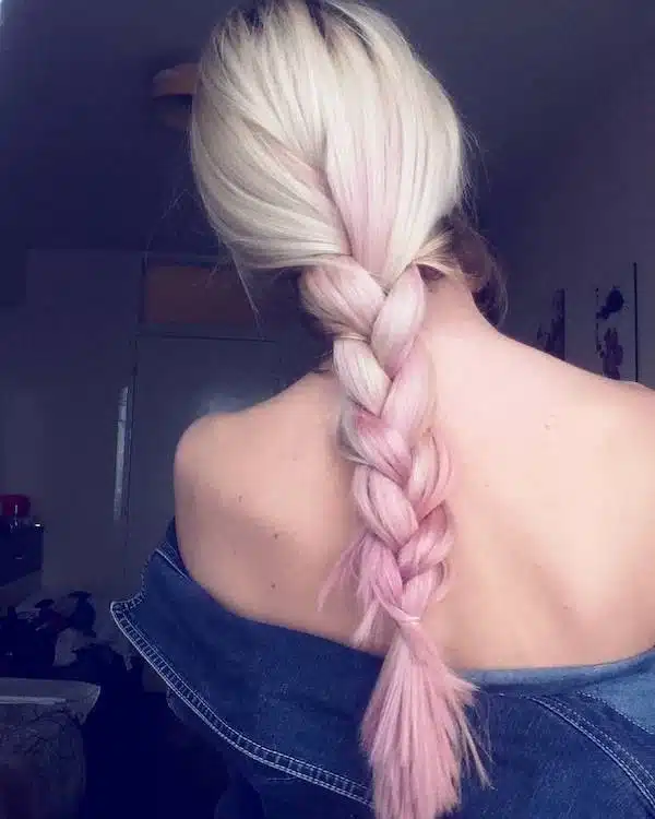 capelli sposa 2018 treccia bionda e rosa