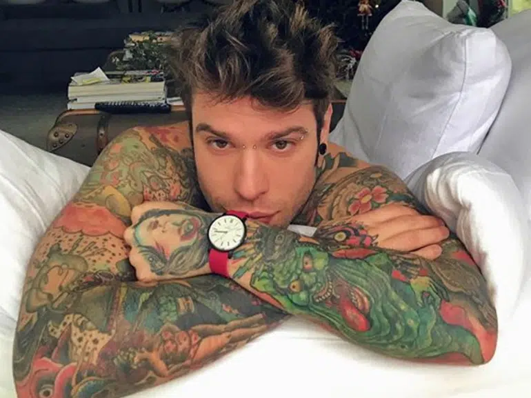 fedez tatuaggi sulle braccia