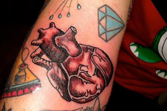 fedez tatuaggio cuore