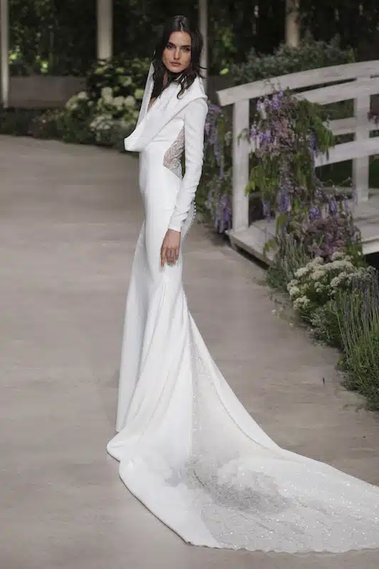 Pronovias abito ada sposa a sirena con strrascico