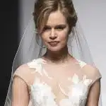 Capelli sposa Chignon alto morbido