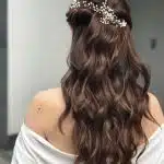 Semiraccolto capelli lunghi