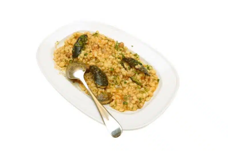 fregola con cozze e crostacei