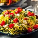 pasta fredda spaghetti zucchine feta e pomodori