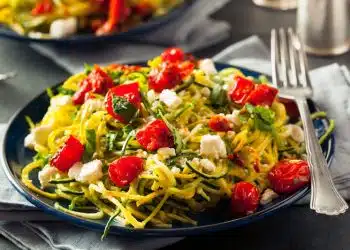 pasta fredda spaghetti zucchine feta e pomodori