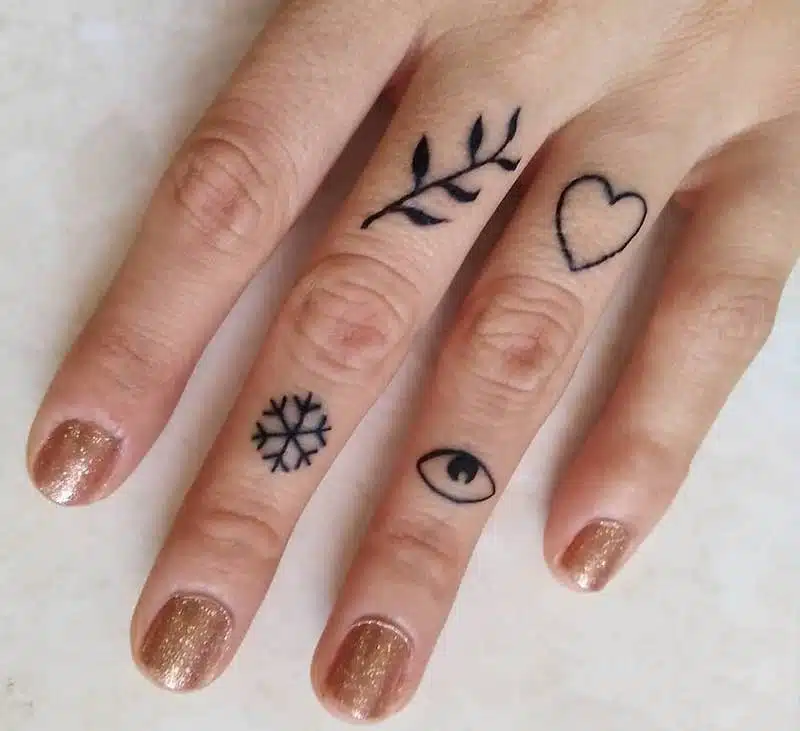 tatto dita simboli