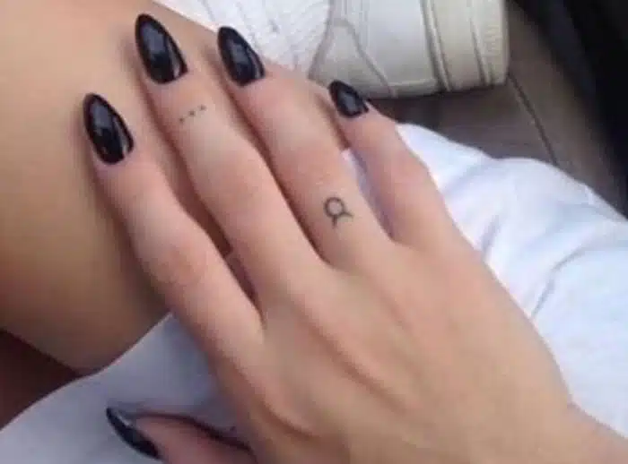 tatto dita zodiaco