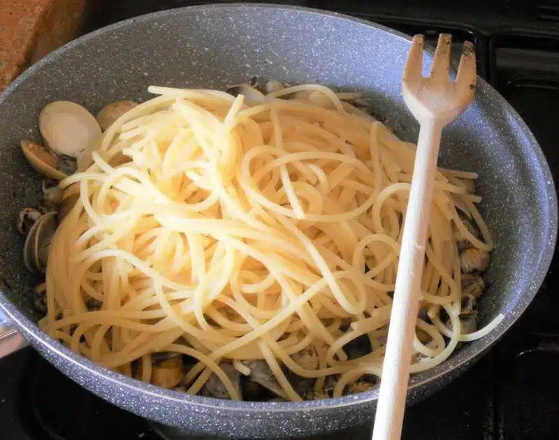 Spaghetti alla chitarra con vongole maruzzelle