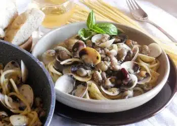 Spaghetti chitarra alle vongole e maruzzelle