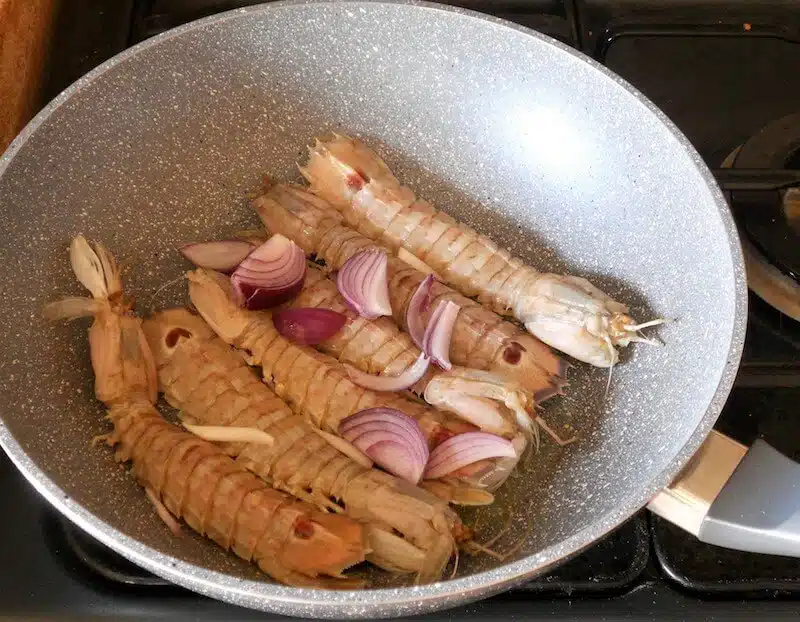Vongole veraci e canocchie in padella 2