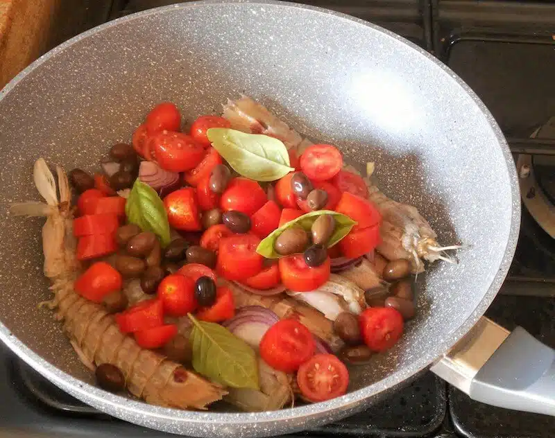 Vongole veraci e canocchie in padella ricetta
