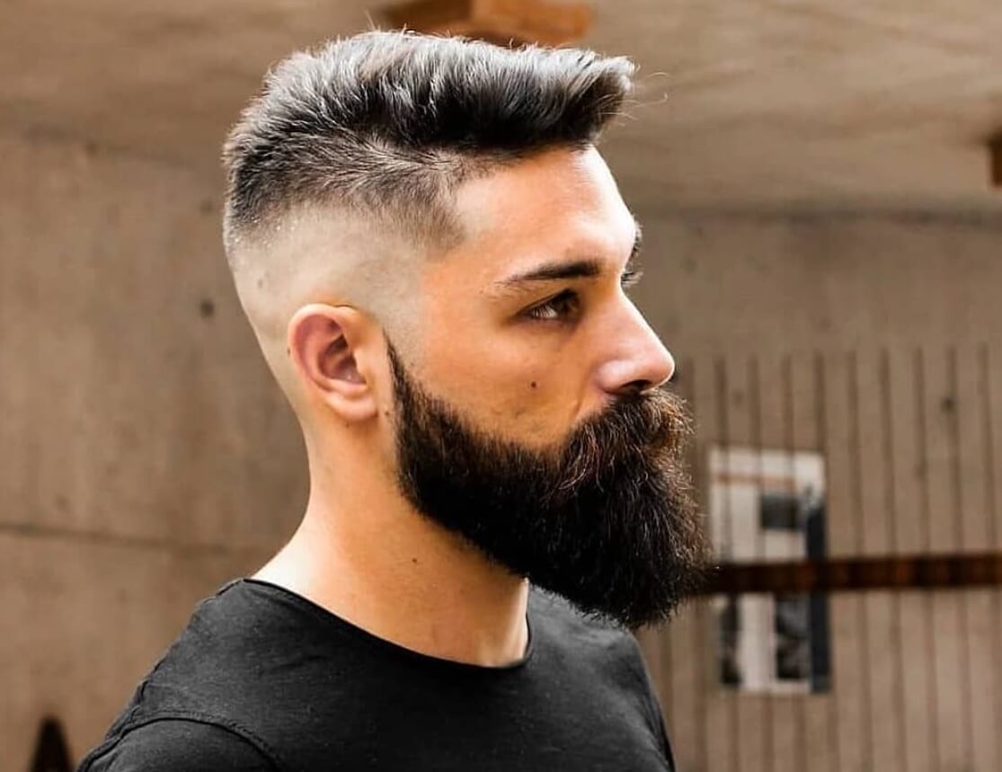 barba lunga capelli rasati