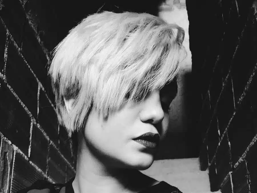Capelli corti 2019 taglio pixie biondo