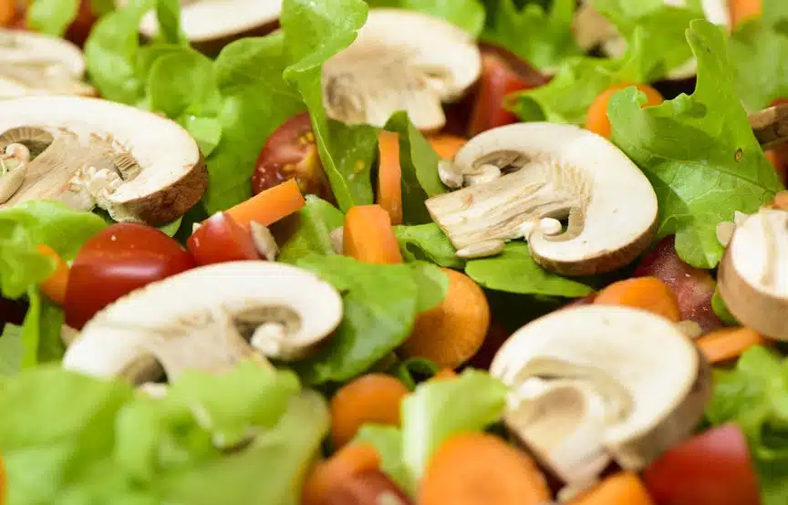 Champignon crudi in insalata
