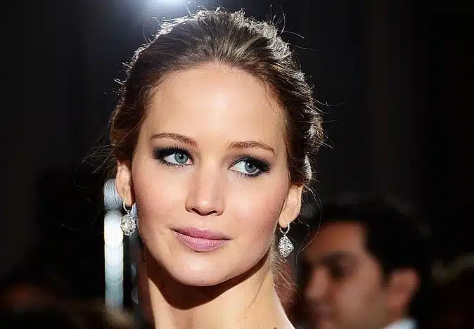 Jennifer-Lawrence-red-carpet-2013