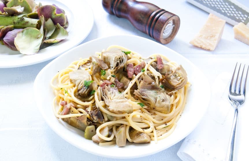 Spaghetti con carciofi e pancetta