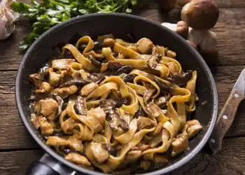 tagiatelle con funghi porcini e speck