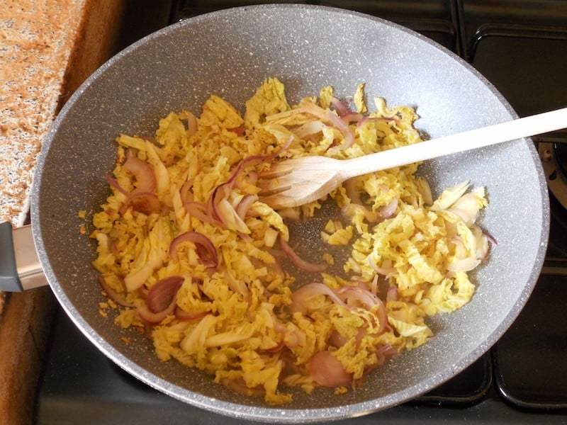 Verza con salsiccia e polenta