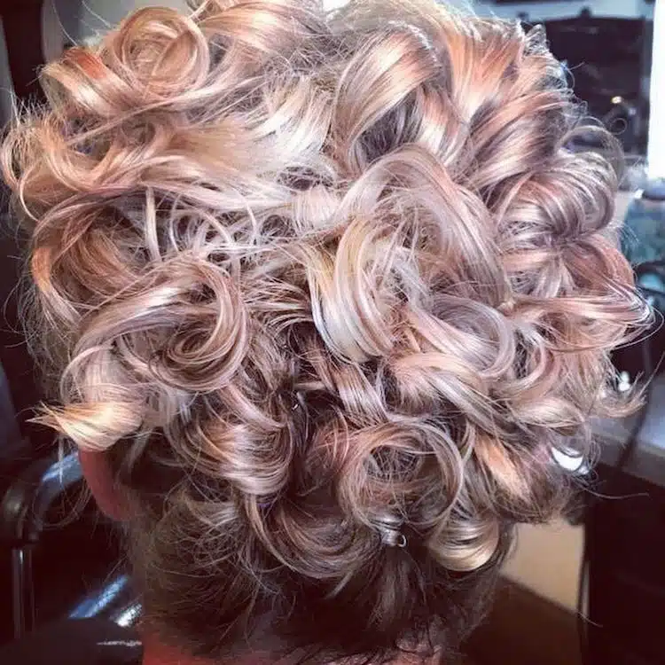capelli colorati ricci