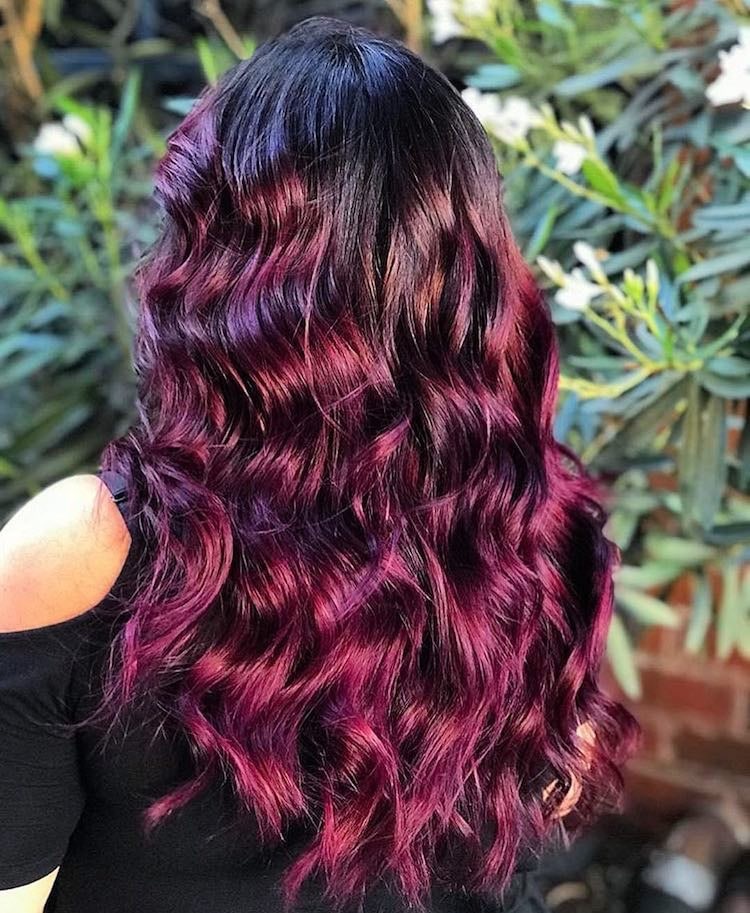 capelli con ciocche colorate