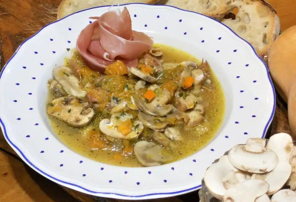 Minestra di zucca e champignon