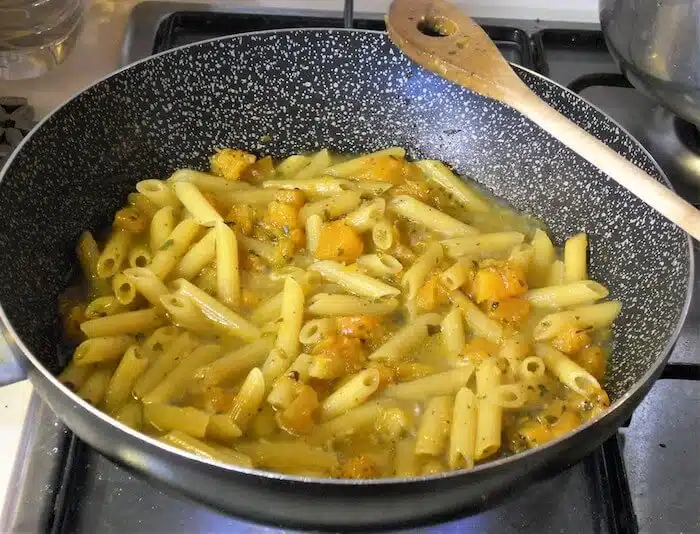 Pasta e zucca alla napoletana 4