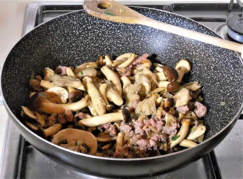 Pasta funghi e salsiccia 3