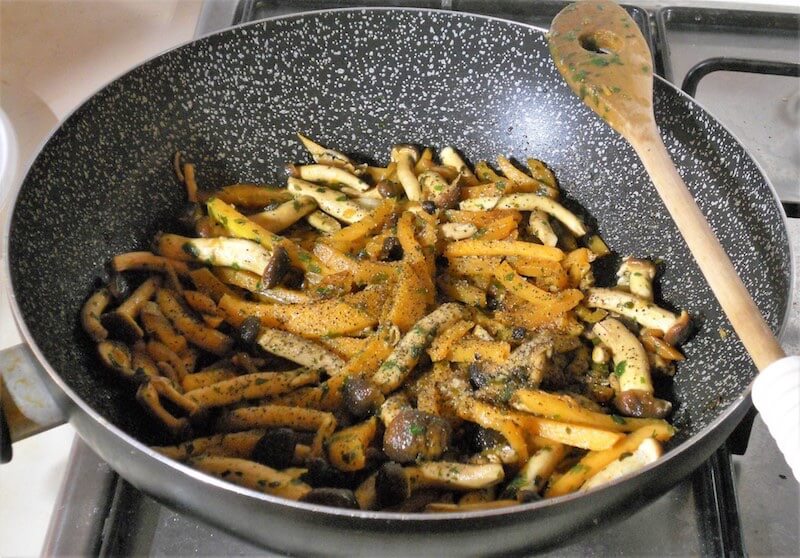 Zucca e funghi in padella