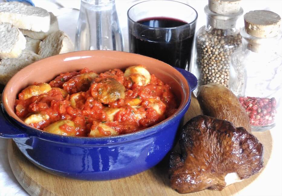 Polenta con funghi porcini al pomodoro