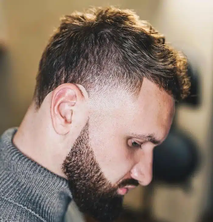capelli corti uomo 2019 -barba lunga