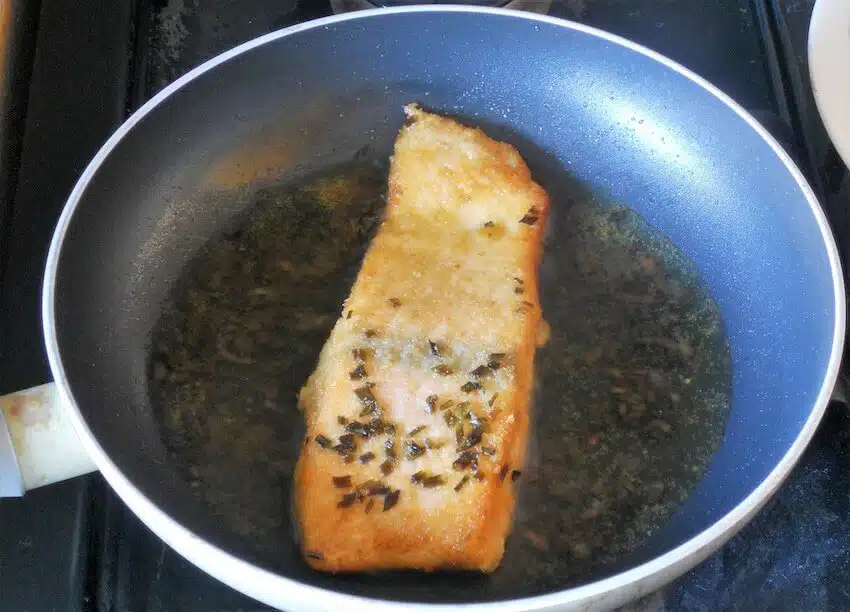 Salmone e gamberi dorati 3