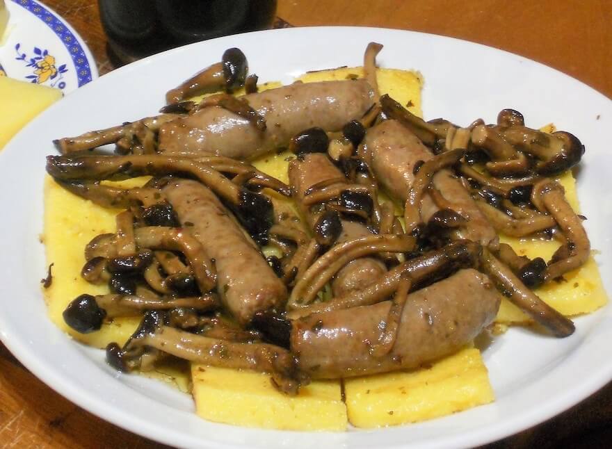 Polenta con funghi e salsiccia ricetta