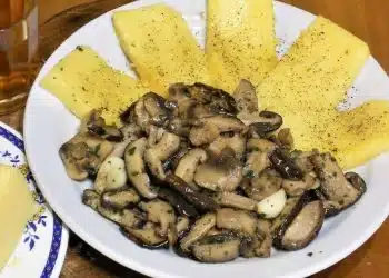 Polenta e funghi trifolati. La ricetta semplice e veloce