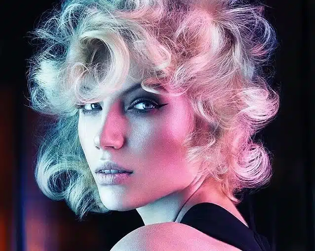 capelli biondi medi ricci estate 2019