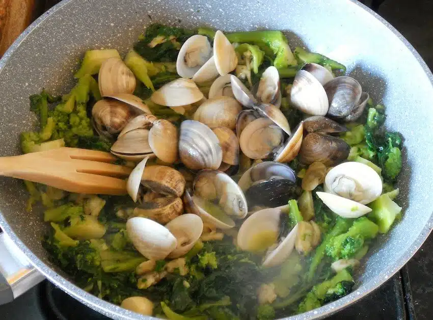 Bucatini con cime di rapa e vongole veraci 4
