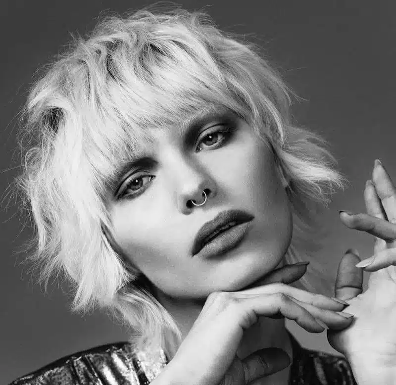 capelli biondo platino tagli colori estate2019