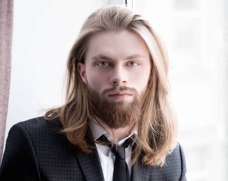 Tagli capelli uomo 2021 di tendenza in 190 immagini Capelli lunghi uomo 2019, mossi, lisci e spettinati in 141 Foto - Tendenze